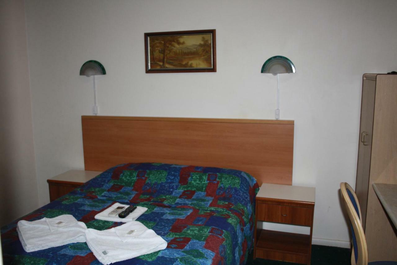 Linwood Lodge Motel シドニー エクステリア 写真